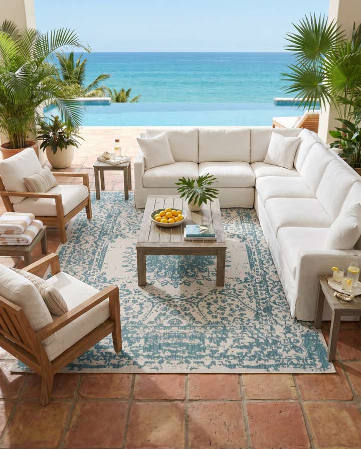 7' 10 x 10' Easy-Clean Traditional Indoor / Outdoor Rug
