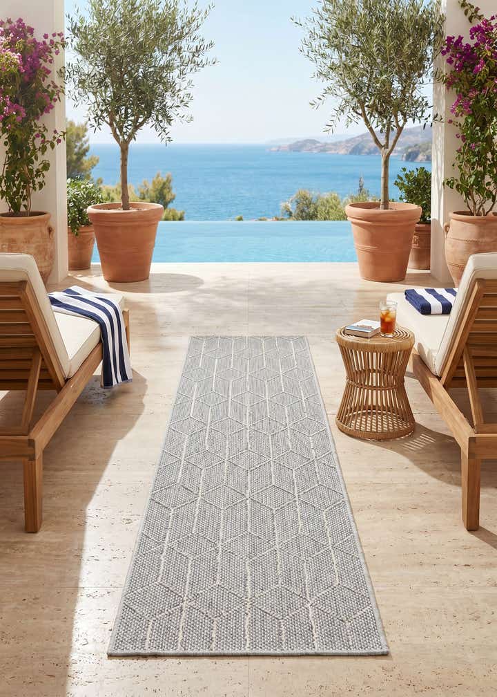 2' x 6' 1 Easy-Clean Trellis Indoor / Outdoor Runner Rug