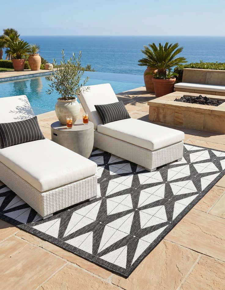 Detail image of 5' 3 x 8' Easy-Clean Modern Indoor / Outdoor Rug