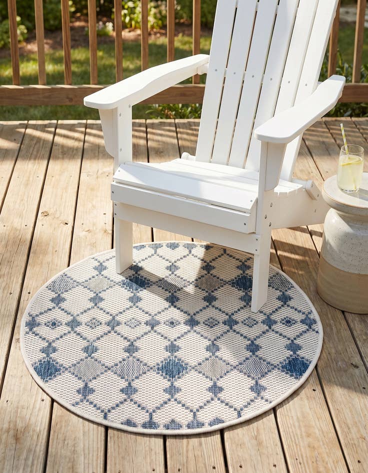 Detail image of 3' x 3' Easy-Clean Trellis Indoor / Outdoor Round Rug