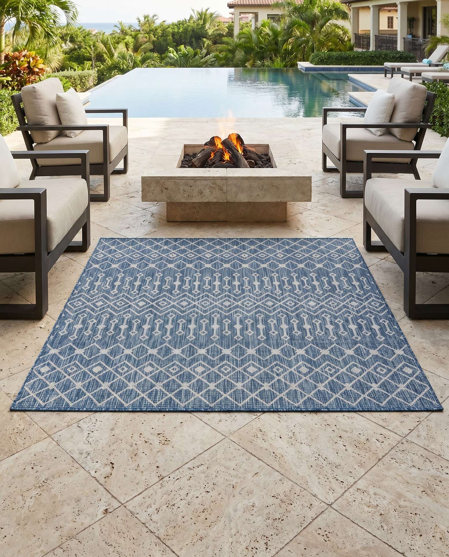 5' 3 x 5' 3 Easy-Clean Lattice Indoor / Outdoor Square Rug