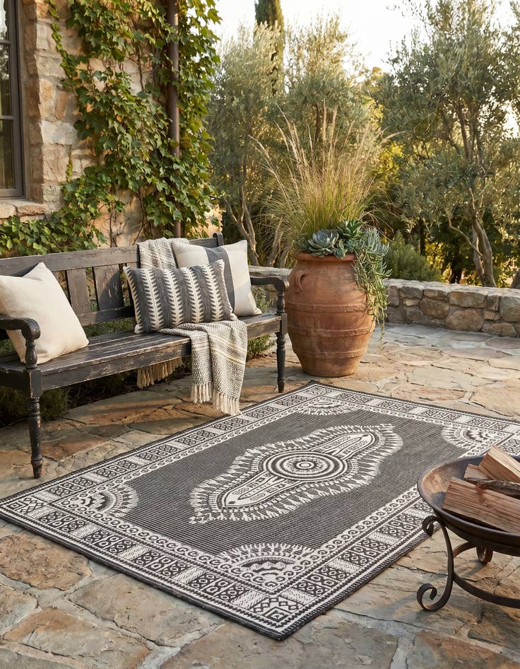Detail image of 4' x 6' Easy-Clean Traditional Indoor / Outdoor Rug