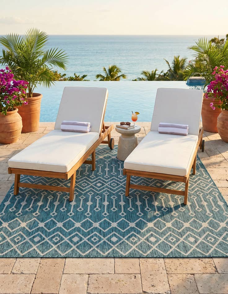 Detail image of 7' 10 x 7' 10 Easy-Clean Trellis Indoor / Outdoor Square Rug