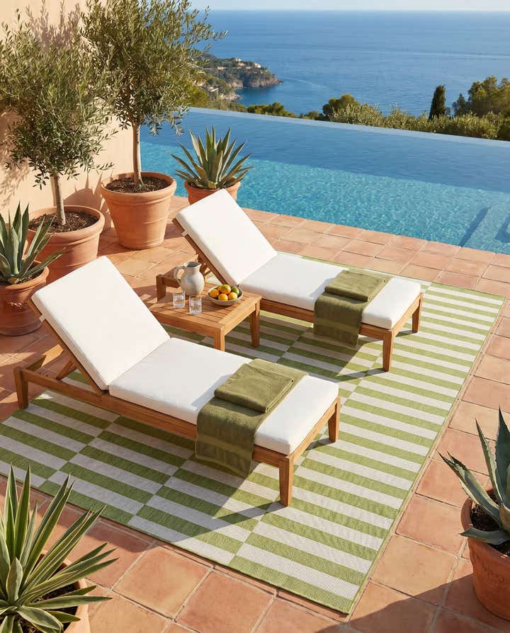 7' 10 x 11' Easy-Clean Ribbon Indoor / Outdoor Rug