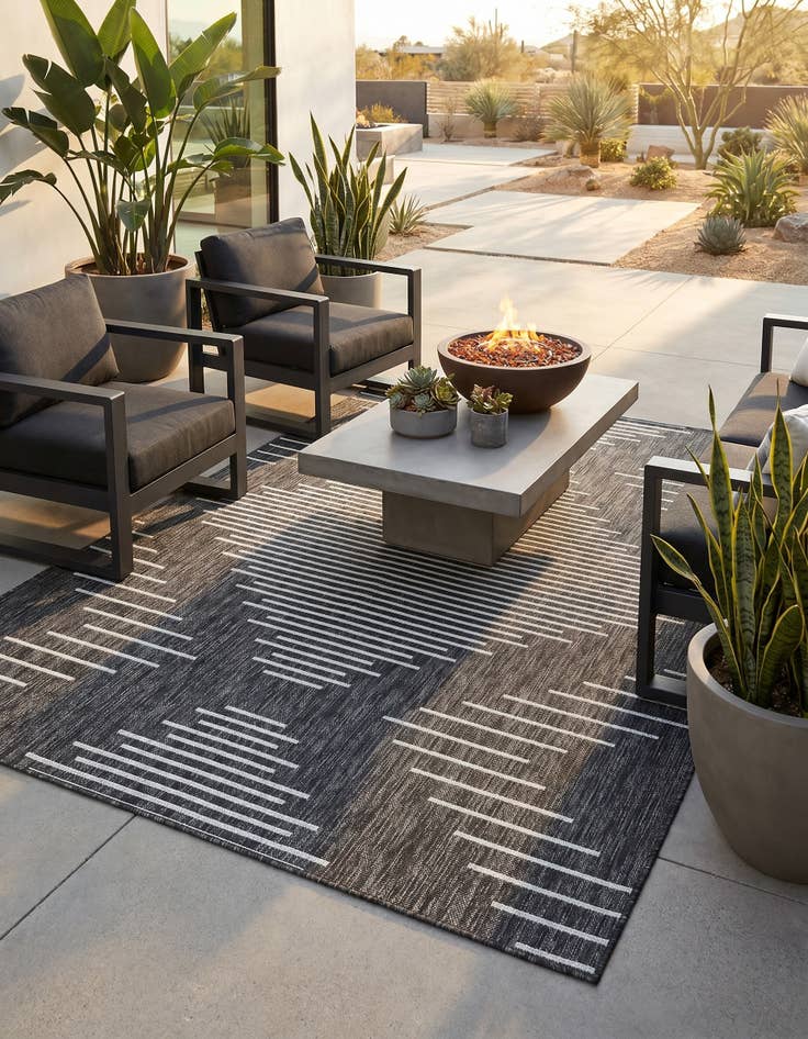 Detail image of 5' 3 x 7' Easy-Clean Modern Indoor / Outdoor Rug