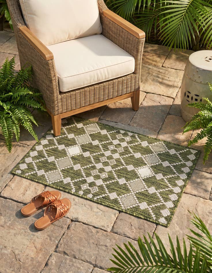 Detail image of 2' x 3' Easy-Clean Trellis Indoor / Outdoor Rug