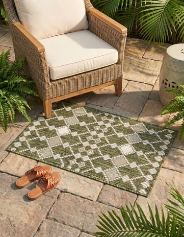 2' x 3' Easy-Clean Lattice Indoor / Outdoor Rug