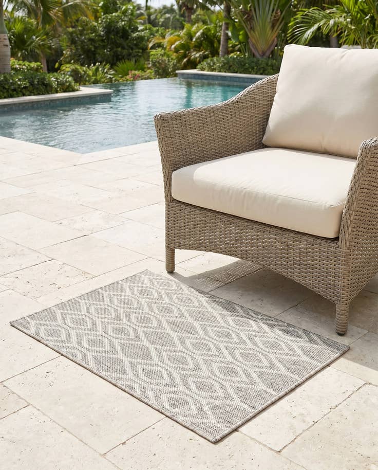 Detail image of 2' x 3' Easy-Clean Jill Zarin Turks and Caicos Indoor / Outdoor Rug