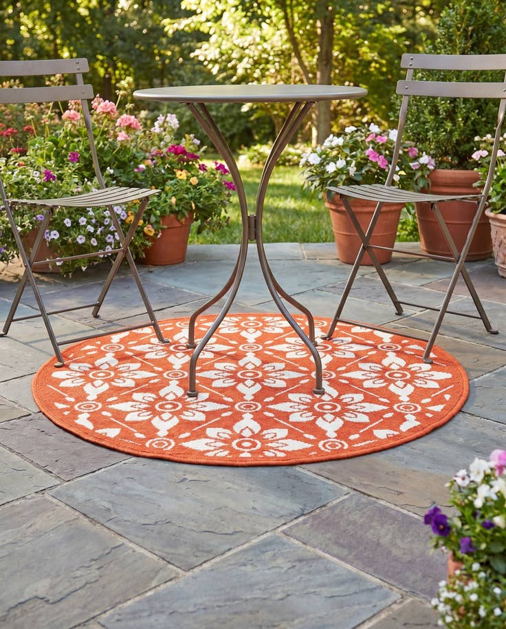 Detail image of 3' x 3' Easy-Clean Trellis Indoor / Outdoor Round Rug