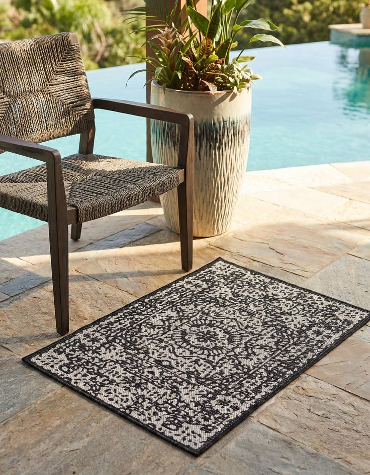 Detail image of 2' x 3' Easy-Clean Traditional Indoor / Outdoor Rug