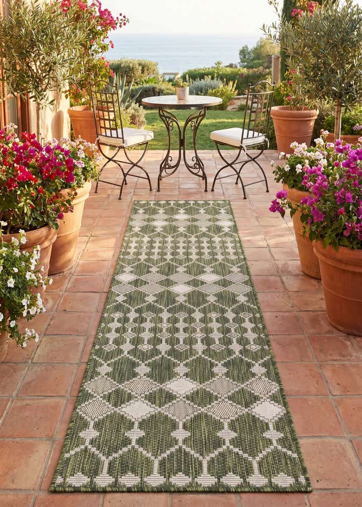 2' x 8' Easy-Clean Lattice Indoor / Outdoor Runner Rug