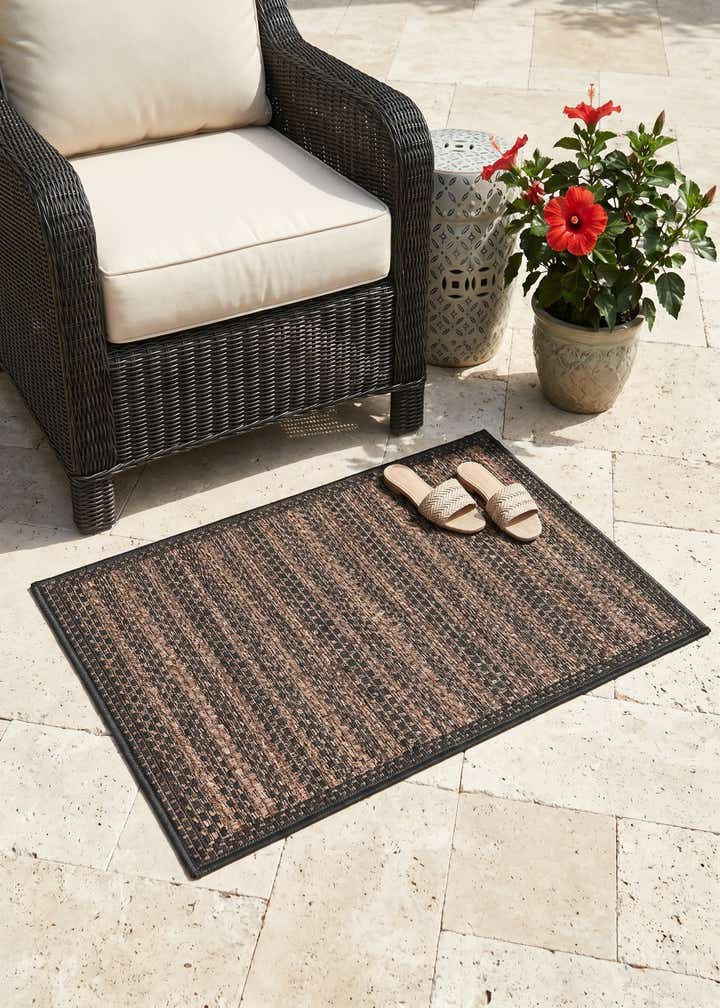 2' 2 x 3' Easy-Clean Border Indoor / Outdoor Rug