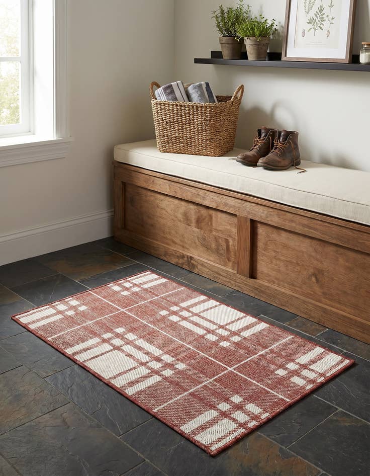 Detail image of 2' x 3' Easy-Clean Checkered Indoor / Outdoor Rug