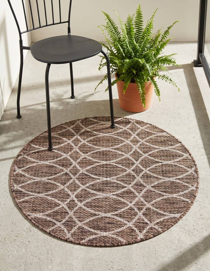 Detail image of 3' x 3' Easy-Clean Trellis Indoor / Outdoor Round Rug