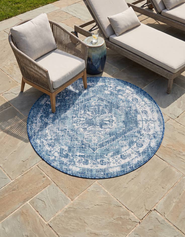 Detail image of 4' x 4' Easy-Clean Traditional Indoor / Outdoor Round Rug