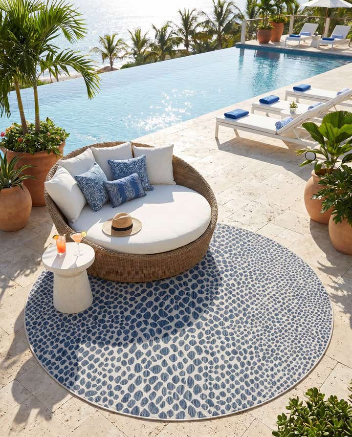 7' 10 x 7' 10 Easy-Clean Jill Zarin Cape Town Indoor / Outdoor Round Rug