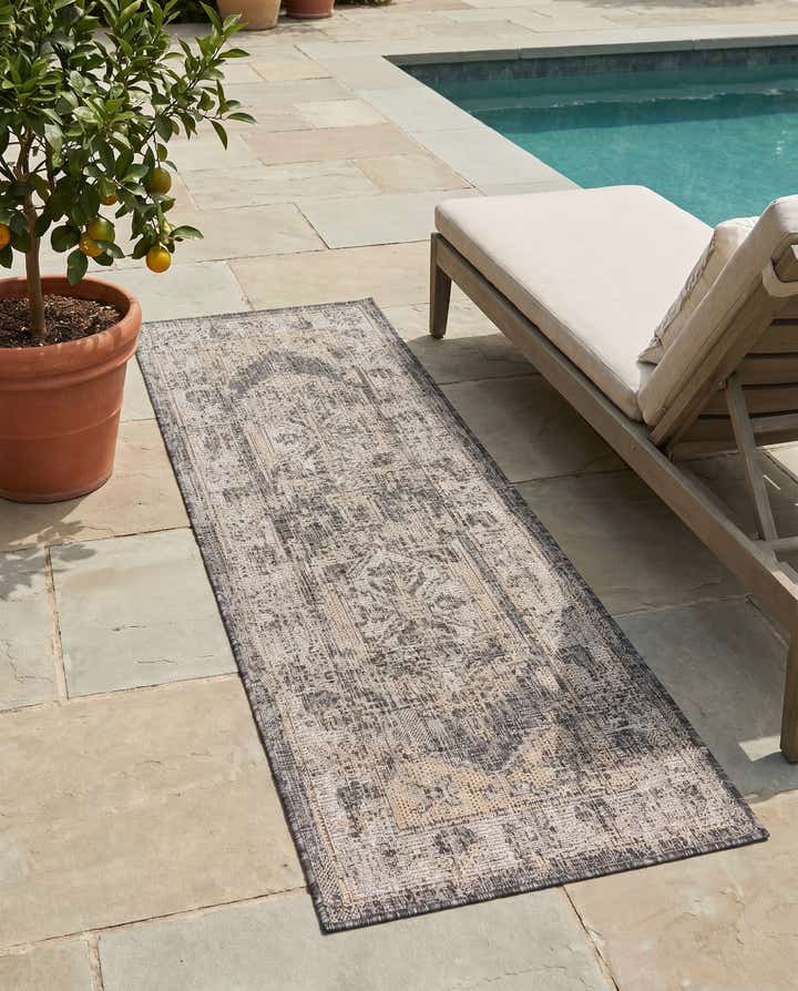 2' x 5' 3 Easy-Clean Traditional Indoor / Outdoor Runner Rug