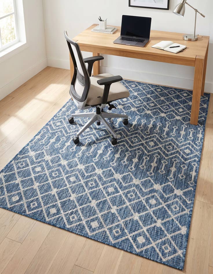 Detail image of 3' x 5' 3 Easy-Clean Lattice Indoor / Outdoor Rug