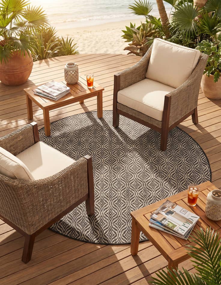Detail image of 6' x 6' Easy-Clean Trellis Indoor / Outdoor Round Rug