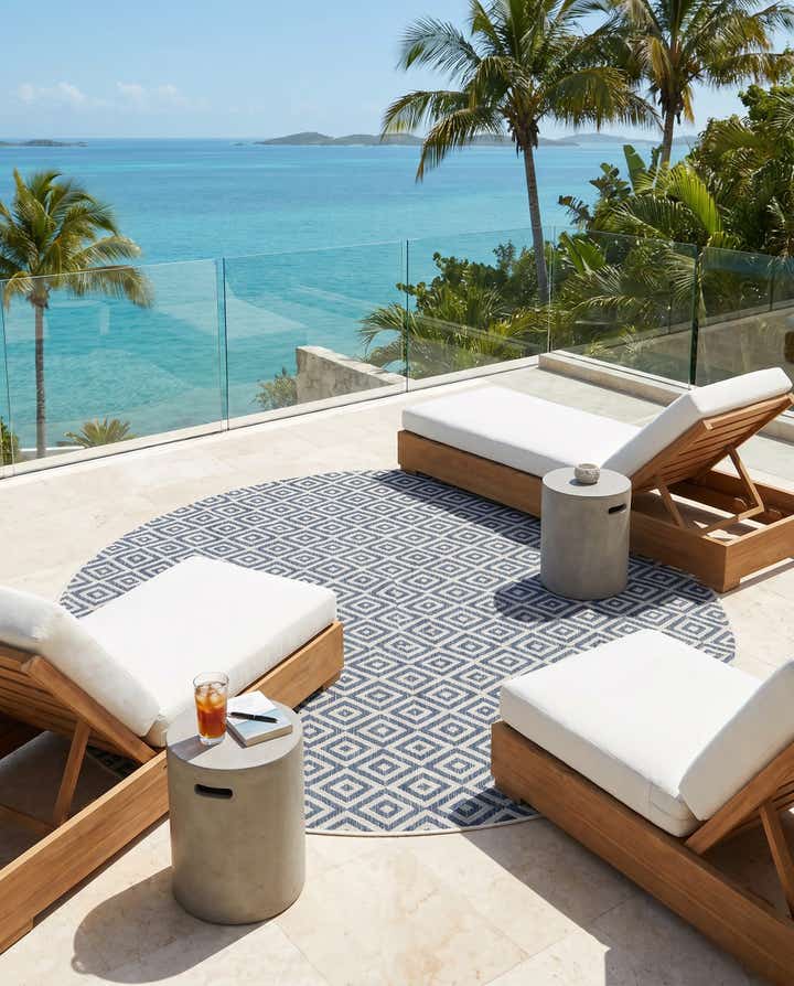 7' x 7' Easy-Clean Jill Zarin Indoor / Outdoor Round Rug