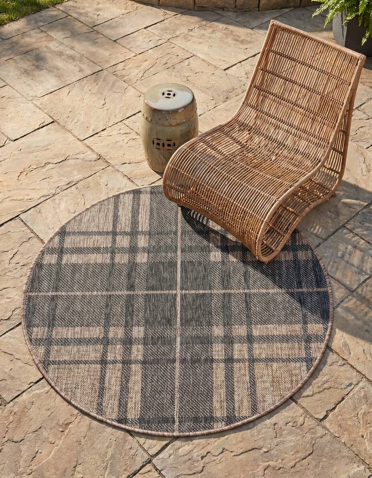 Detail image of 3' x 3' Easy-Clean Checkered Indoor / Outdoor Round Rug