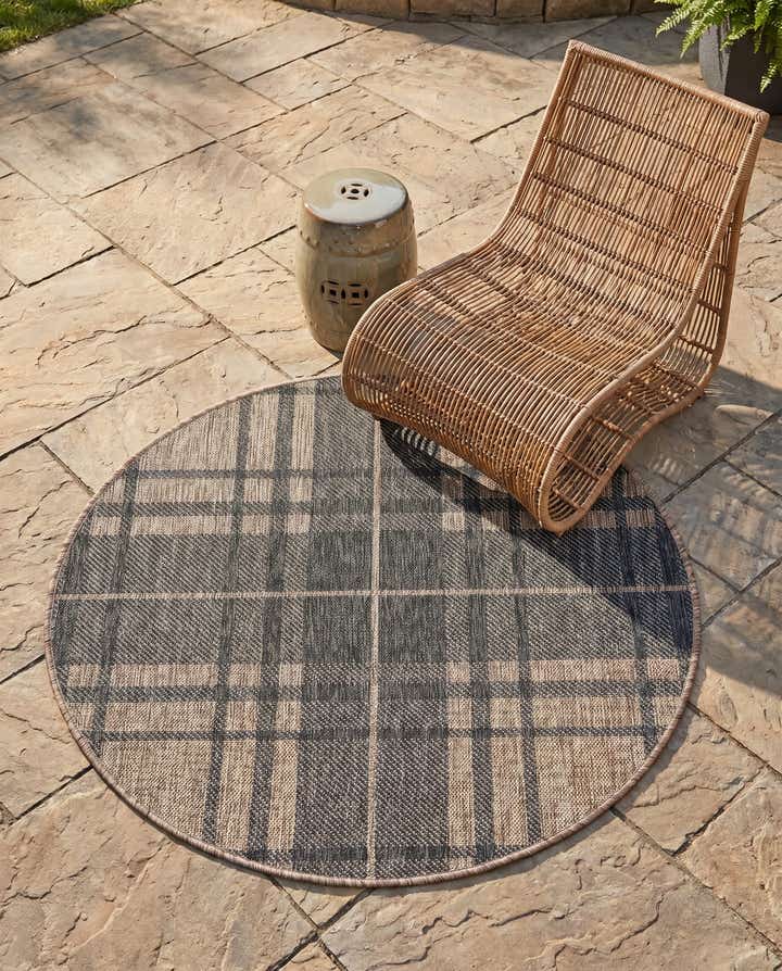 3' x 3' Easy-Clean Checkered Indoor / Outdoor Round Rug