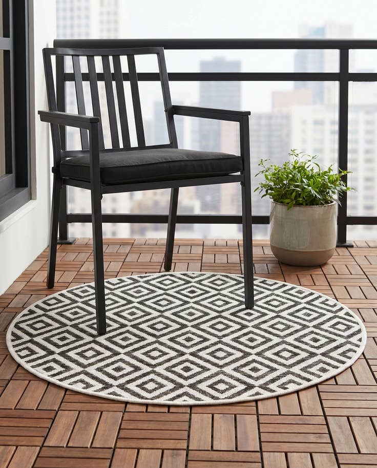 Detail image of 3' x 3' Easy-Clean Jill Zarin Costa Rica Indoor / Outdoor Round Rug