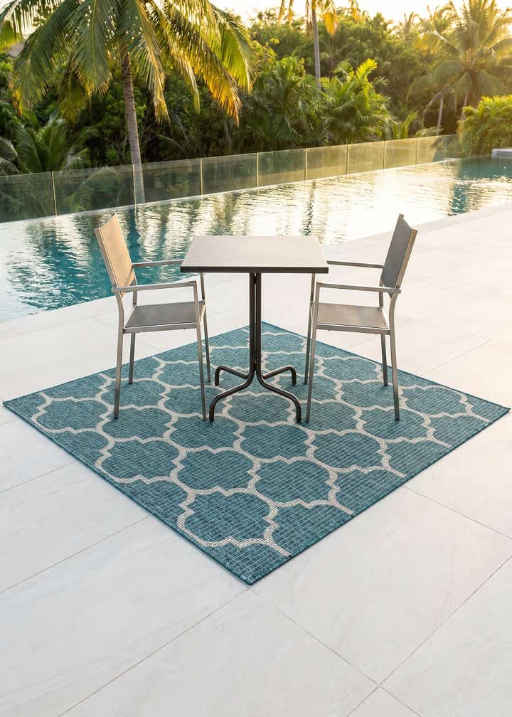 5' 3 x 5' 3 Easy-Clean Lattice Indoor / Outdoor Square Rug