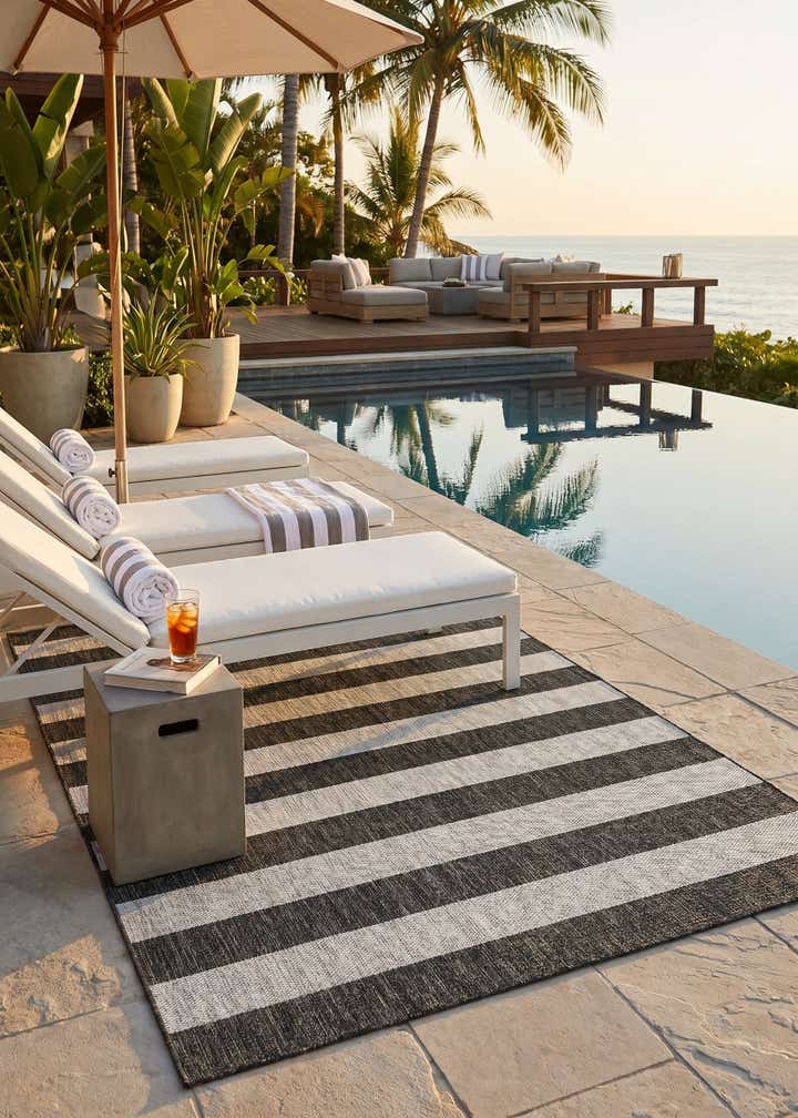 5' 3 x 8' Easy-Clean Striped Indoor / Outdoor Rug