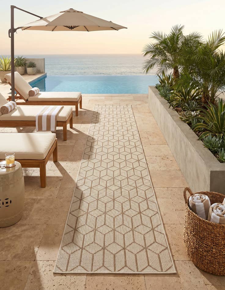 Detail image of 2' 7 x 12' Easy-Clean Trellis Indoor / Outdoor Runner Rug