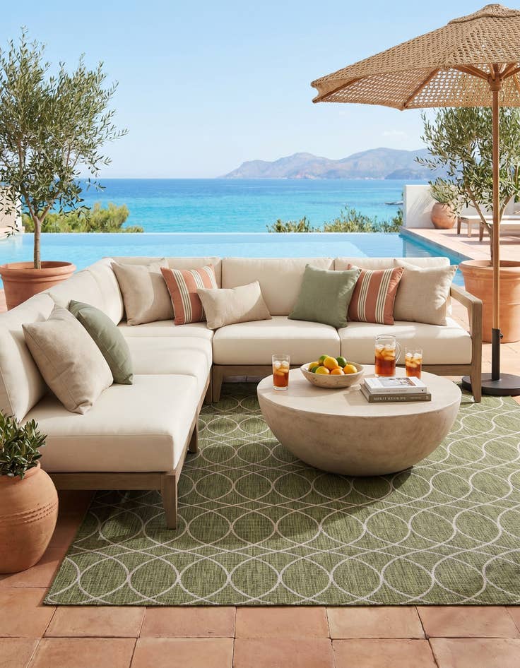 Detail image of 9' x 12' Easy-Clean Lattice Indoor / Outdoor Rug