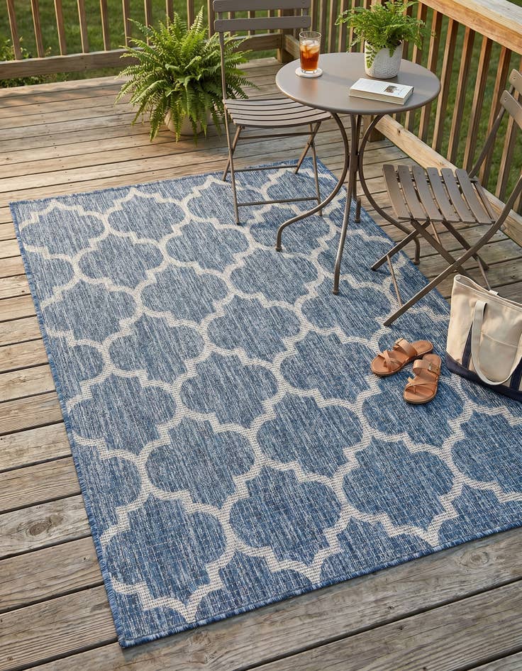 Detail image of 3' x 5' 3 Easy-Clean Lattice Indoor / Outdoor Rug