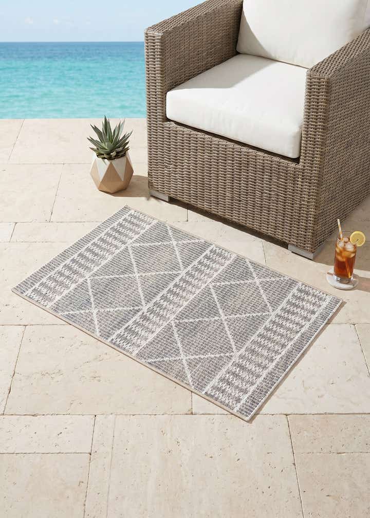 2' x 3' Easy-Clean Trellis Indoor / Outdoor Rug