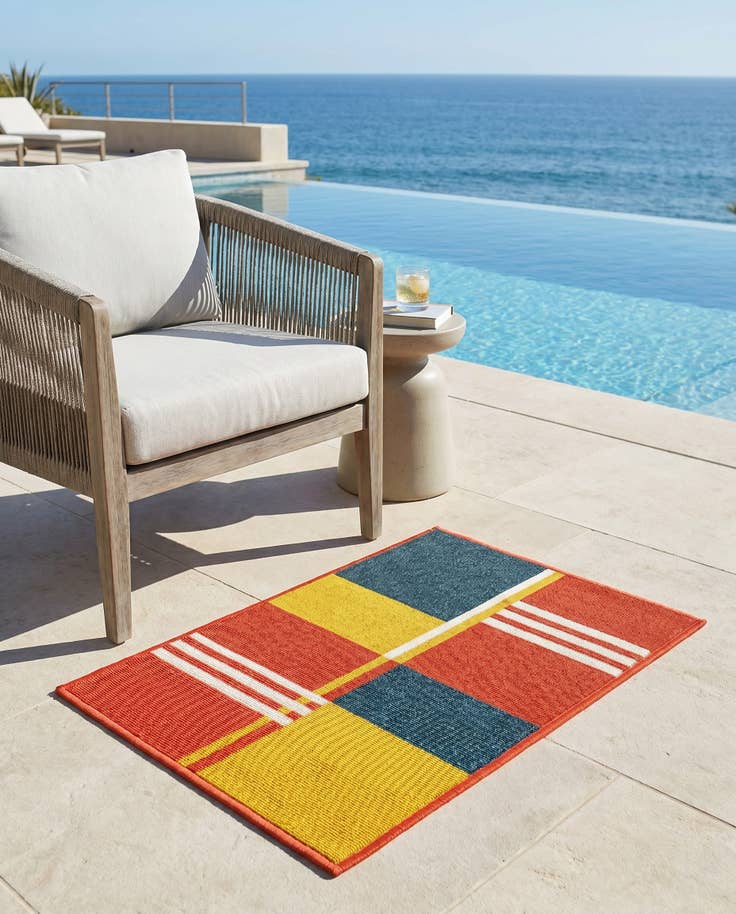 Detail image of 2' x 3' Easy-Clean Modern Indoor / Outdoor Rug