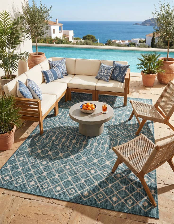 Detail image of 5' 3 x 8' Easy-Clean Lattice Indoor / Outdoor Rug
