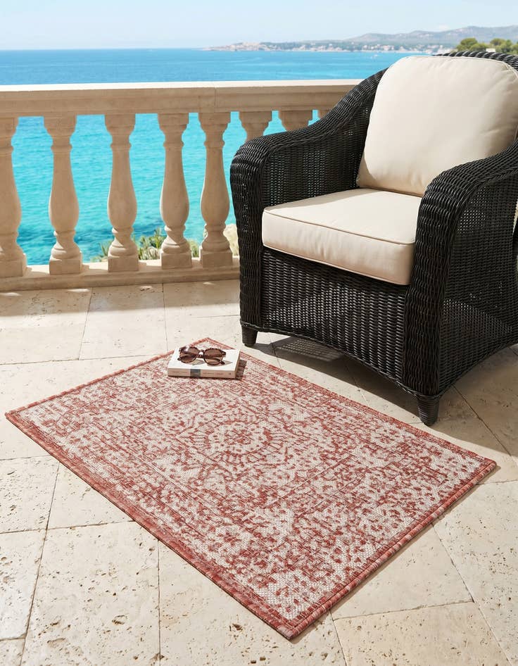 Detail image of 2' x 3' 1 Easy-Clean Traditional Indoor / Outdoor Rug