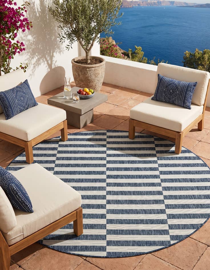 Detail image of 6' x 6' Easy-Clean Ribbon Indoor / Outdoor Round Rug