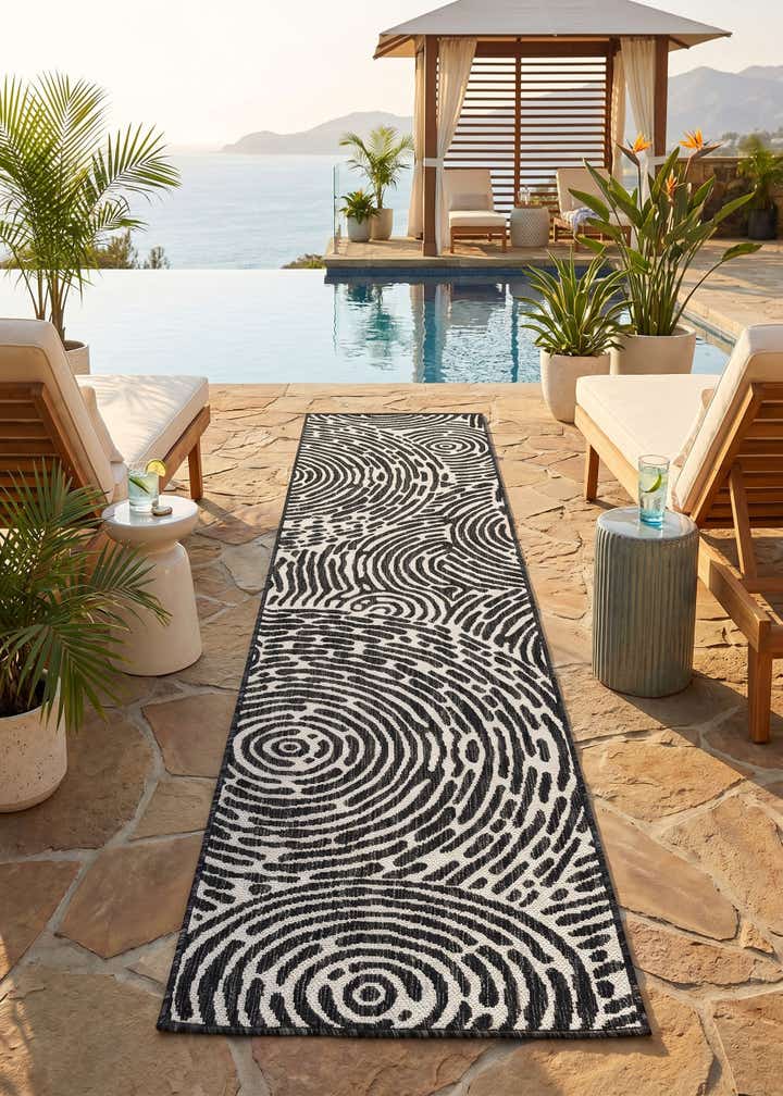 2' x 8' Easy-Clean Modern Indoor / Outdoor Runner Rug