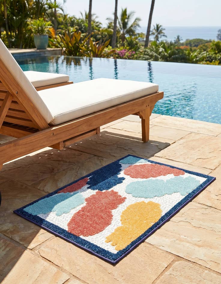 Detail image of 2' x 3' Easy-Clean Belize Indoor / Outdoor Rug