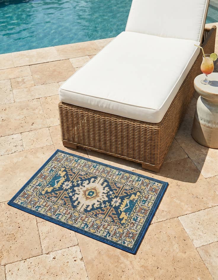 Detail image of 2' x 3' Easy-Clean Baja Indoor / Outdoor Rug