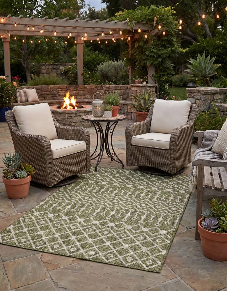 Detail image of 3' x 5' 3 Easy-Clean Trellis Indoor / Outdoor Rug
