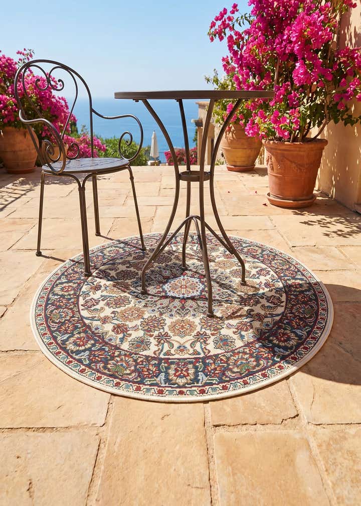 3' 3 x 3' 3 Easy-Clean Traditional Indoor / Outdoor Round Rug