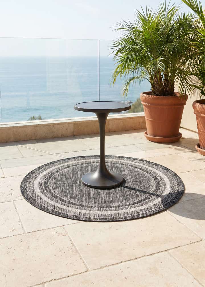 3' x 3' Easy-Clean Border Indoor / Outdoor Round Rug