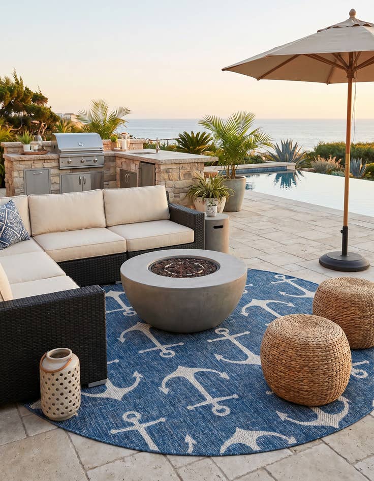 Detail image of 7' 10 x 7' 10 Easy-Clean Coastal Indoor / Outdoor Round Rug
