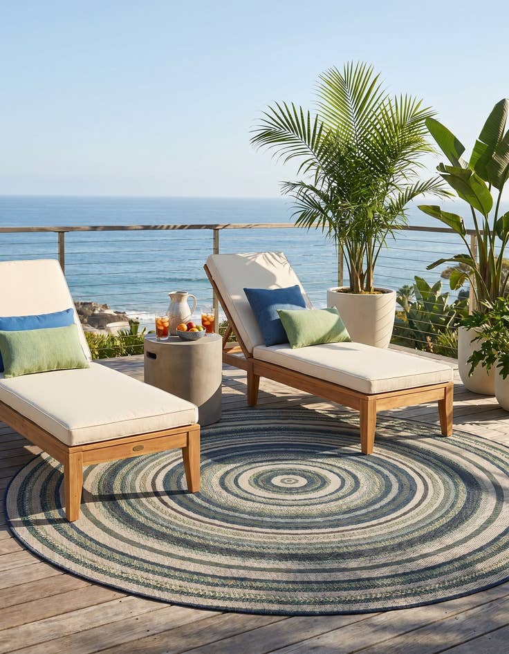 Detail image of 7' x 7' Easy-Clean Baja Indoor / Outdoor Round Rug