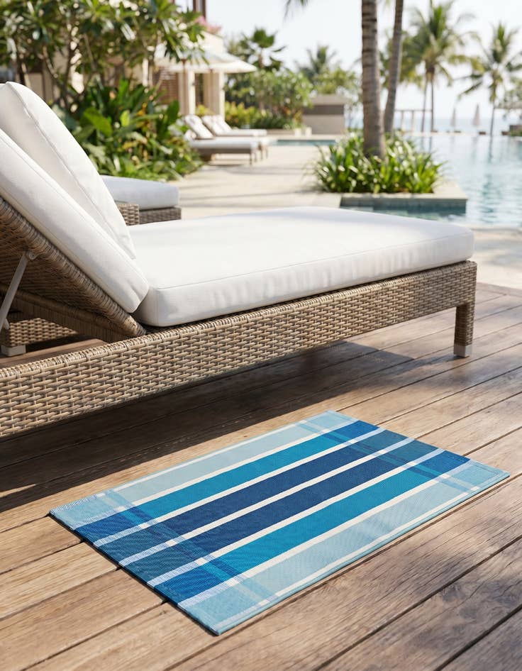 Detail image of 2' x 3' Easy-Clean Striped Indoor / Outdoor Rug