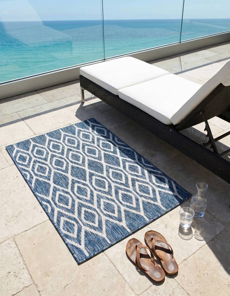 Detail image of 2' x 3' Easy-Clean Jill Zarin Turks and Caicos Indoor / Outdoor Rug