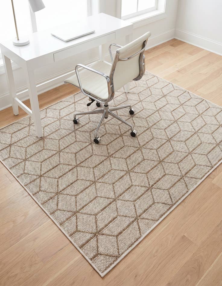 Detail image of 4' 1 x 6' 1 Easy-Clean Lattice Indoor / Outdoor Rug