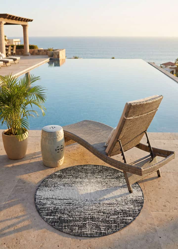 3' x 3' Easy-Clean Modern Indoor / Outdoor Round Rug