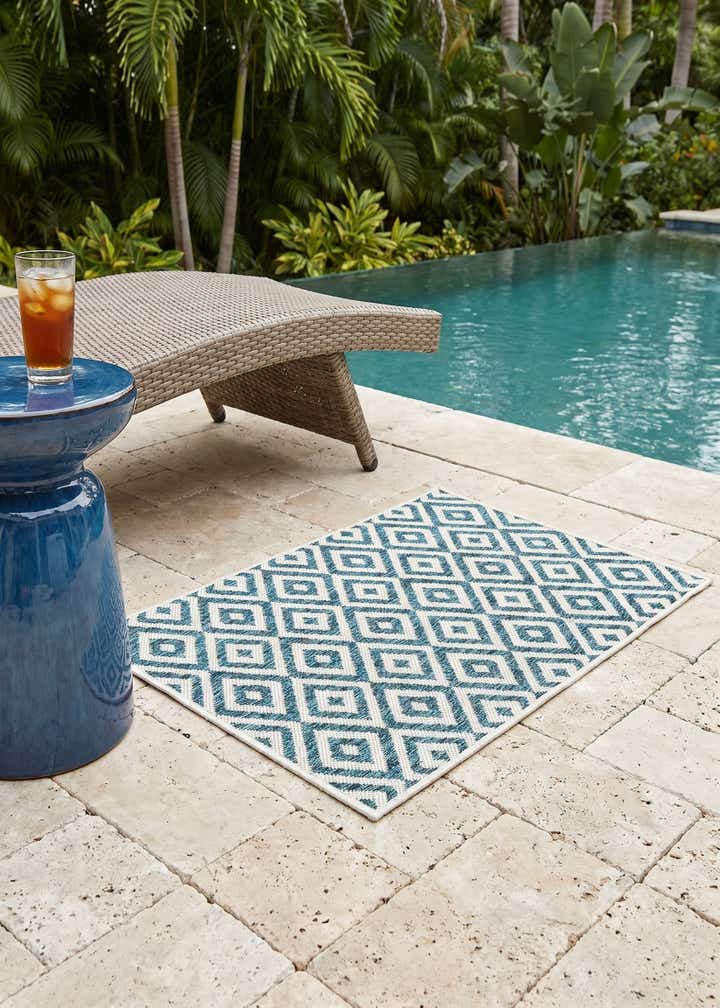 2' x 3' Easy-Clean Jill Zarin Costa Rica Indoor / Outdoor Rug